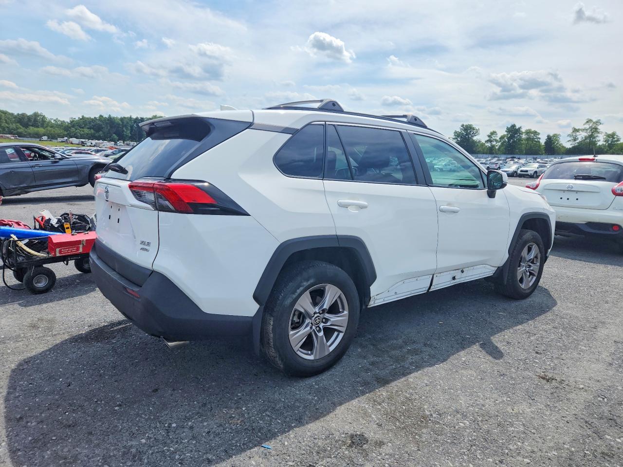 2023 TOYOTA RAV4 XLE — снимка 3