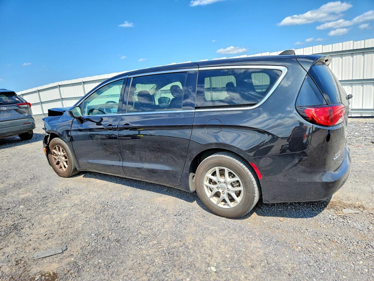 2023 CHRYSLER VOYAGER LX — снимка 2