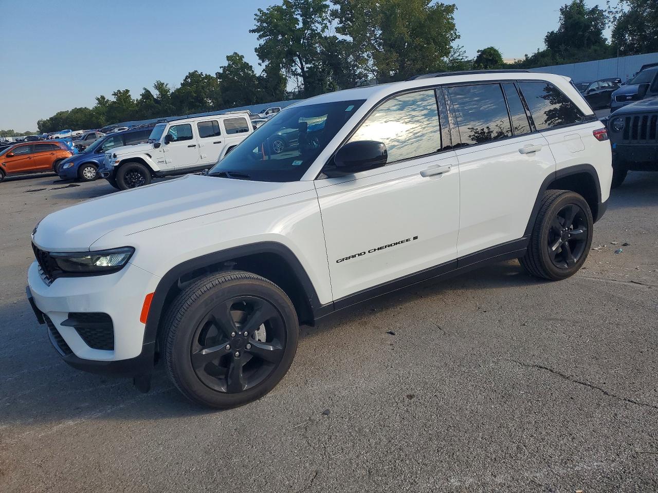 2023 JEEP GRAND CHEROKEE LAREDO