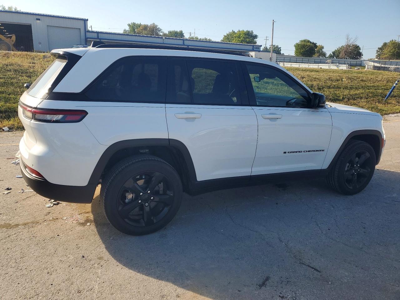 2023 JEEP GRAND CHEROKEE LAREDO — снимка 3