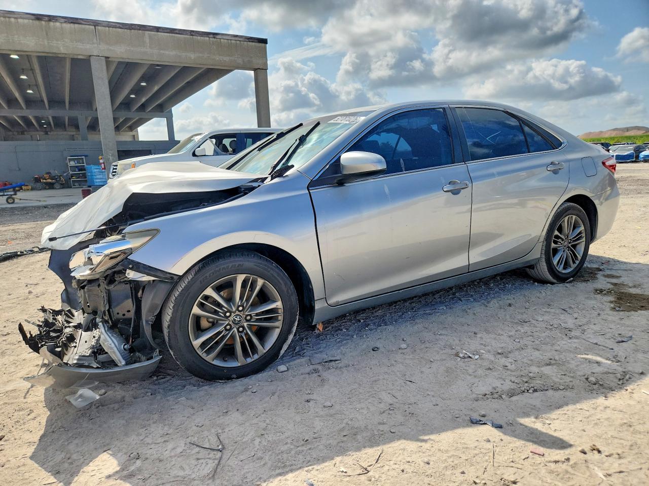 2016 TOYOTA CAMRY SE
