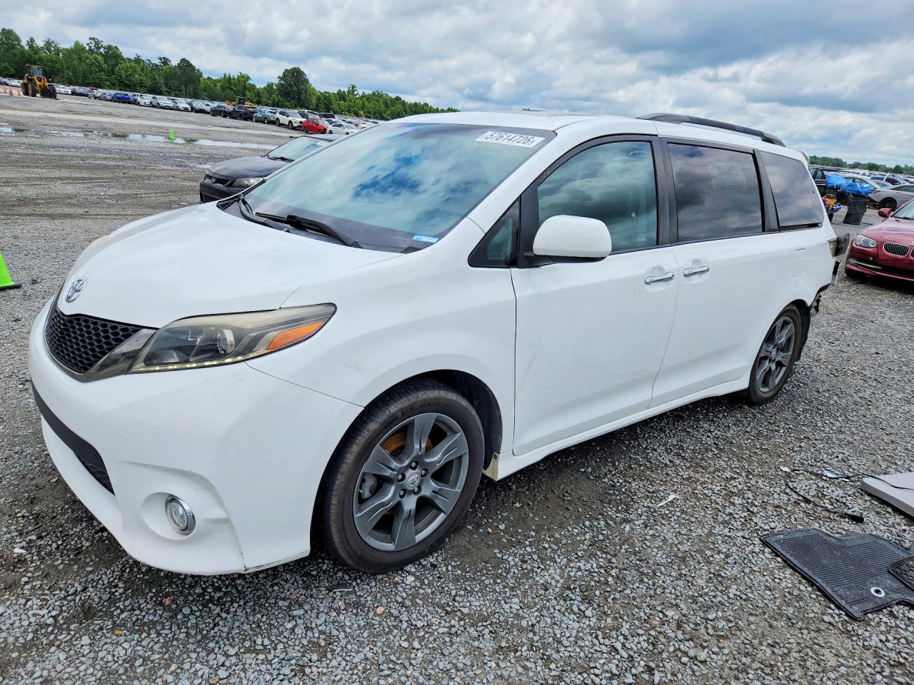 2017 TOYOTA SIENNA SE