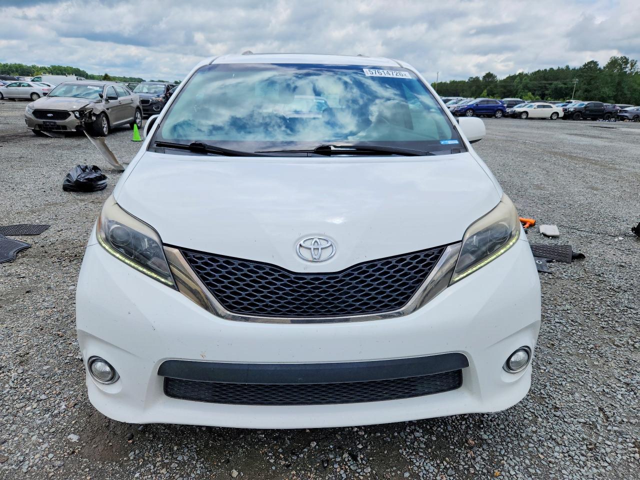 2017 TOYOTA SIENNA SE — снимка 5