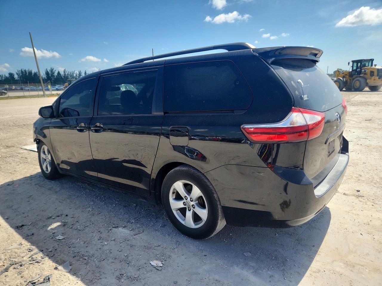 2015 TOYOTA SIENNA LE — снимка 2