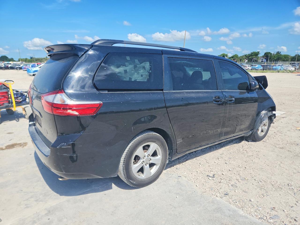 2015 TOYOTA SIENNA LE — снимка 3
