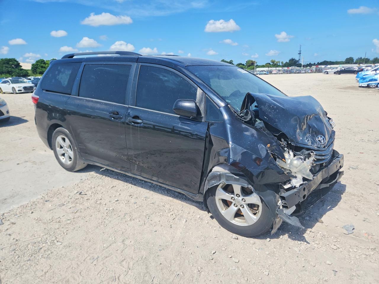 2015 TOYOTA SIENNA LE — снимка 4