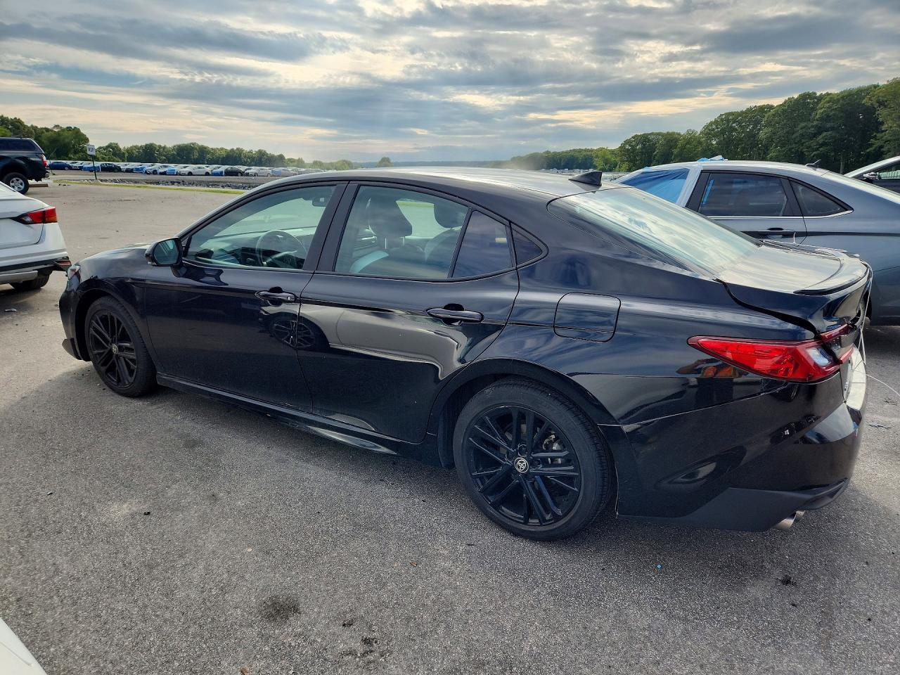 2025 TOYOTA CAMRY SE — снимка 2