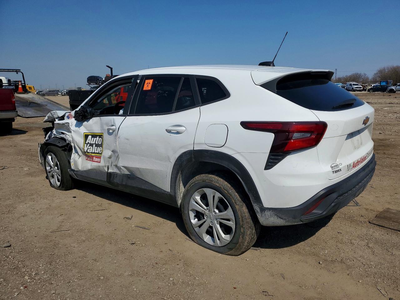 2025 CHEVROLET TRAX LS — снимка 2