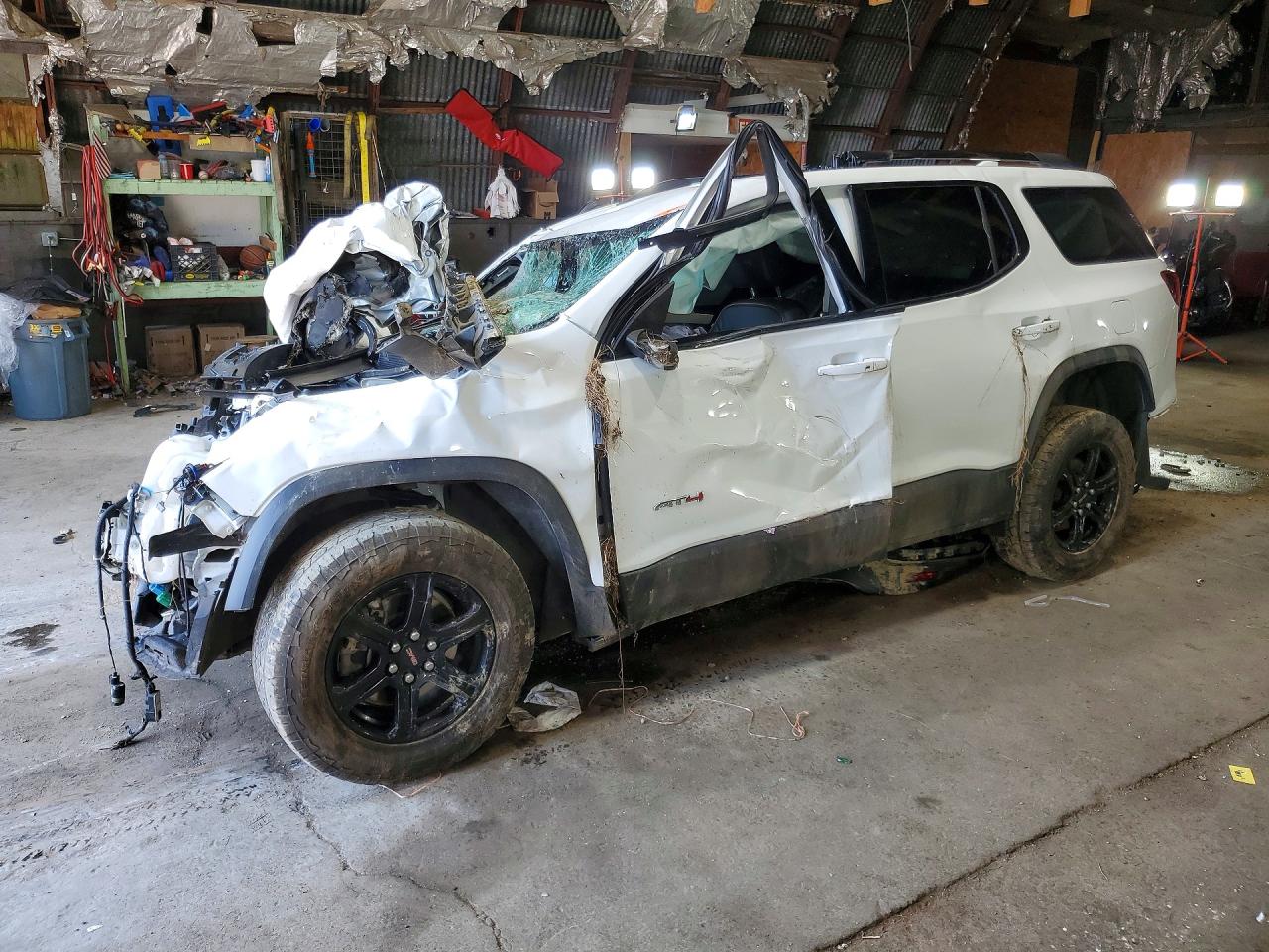 2022 GMC ACADIA AT4
