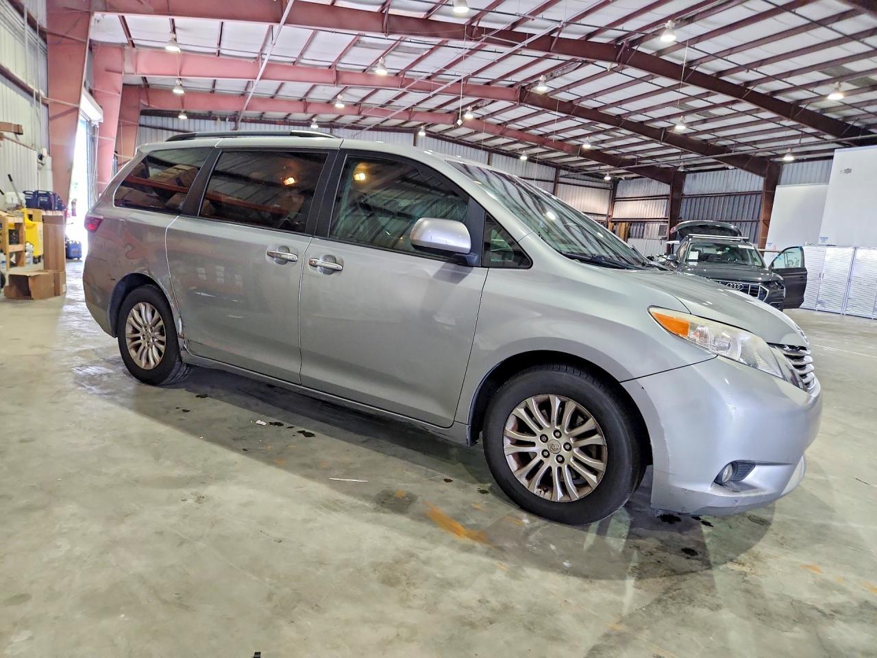 2015 TOYOTA SIENNA XLE 8-PASSENGER — снимка 4