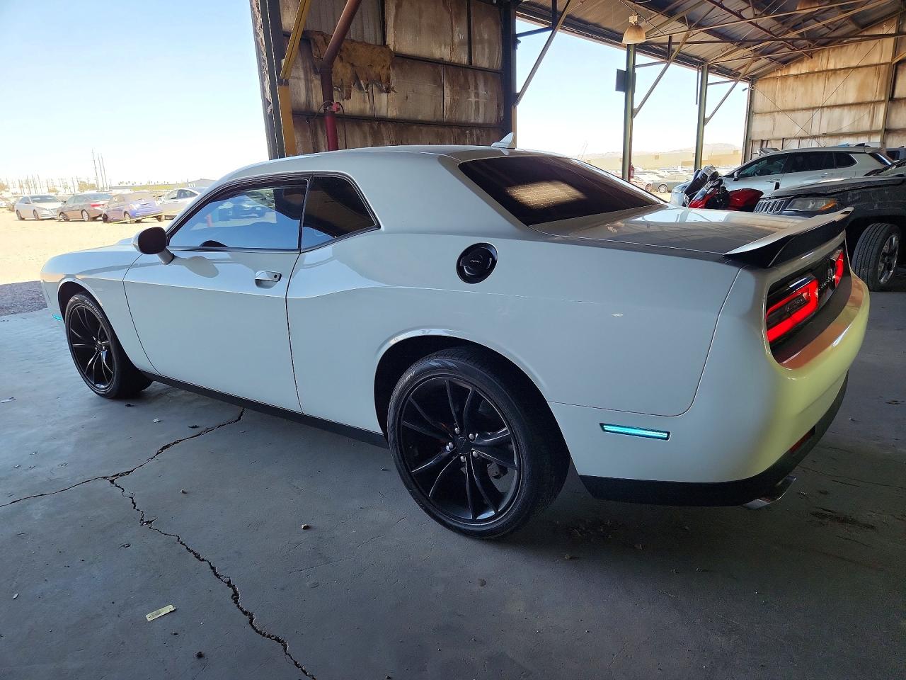 2016 DODGE CHALLENGER SXT — снимка 2
