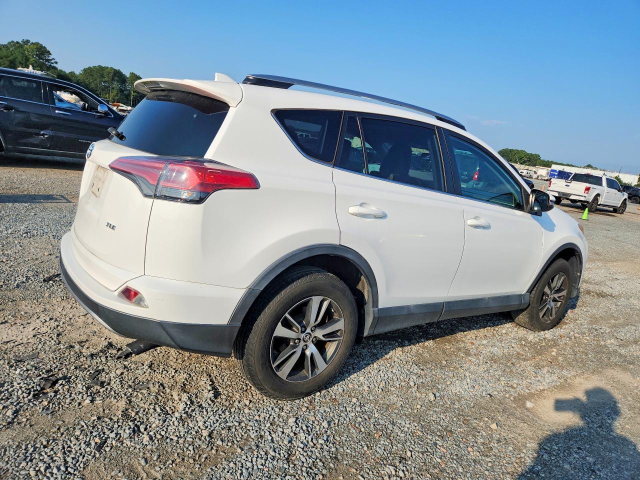 2018 TOYOTA RAV4 XLE — снимка 3