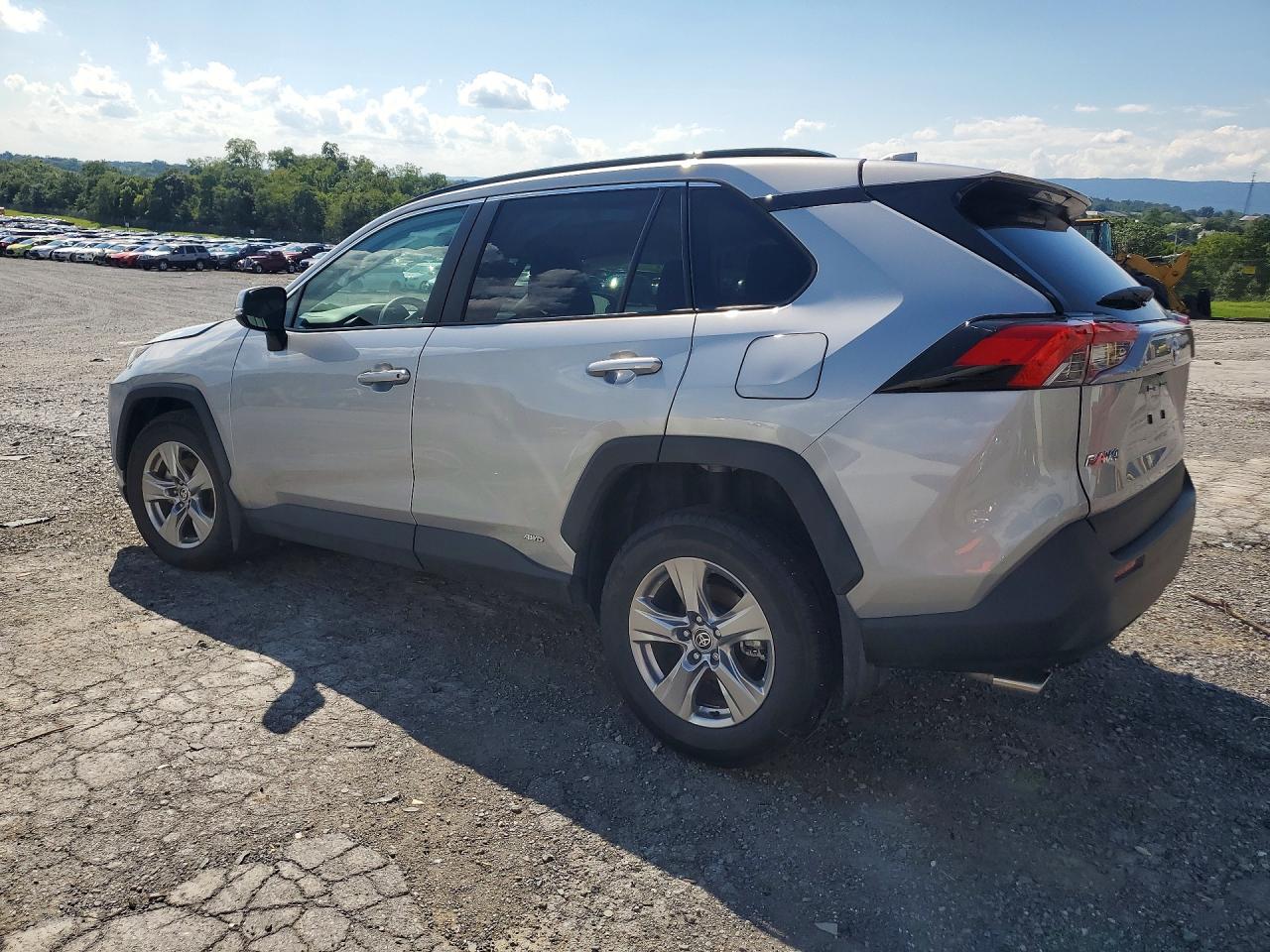 2024 TOYOTA RAV4 XLE — снимка 2