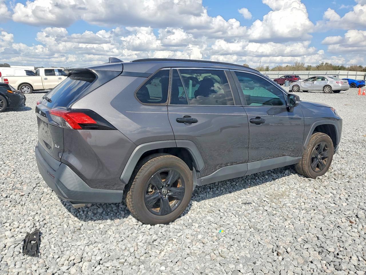 2021 TOYOTA RAV4 XLE — снимка 3