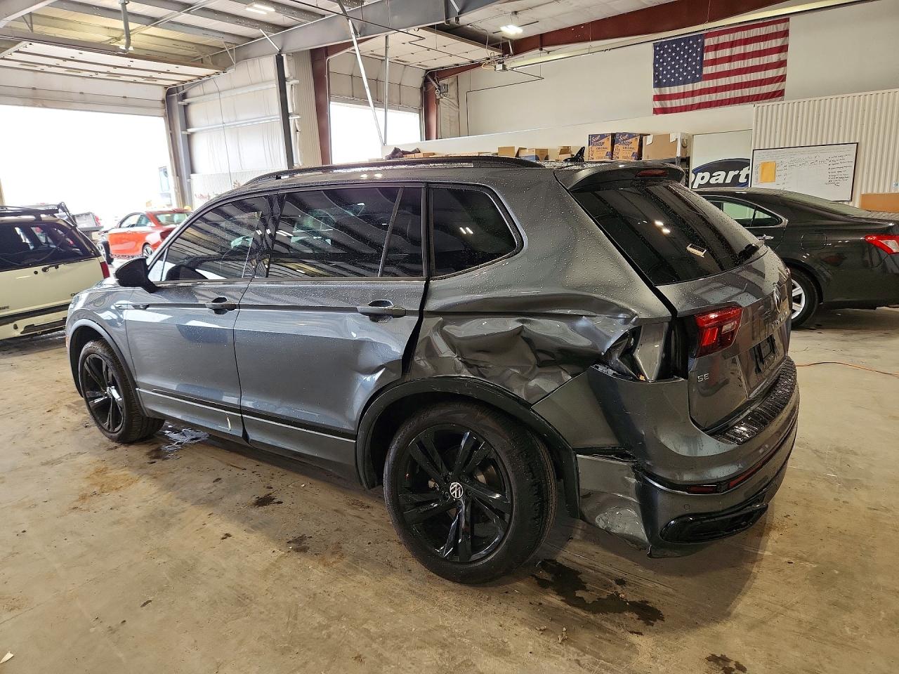 2024 VOLKSWAGEN TIGUAN SE R-LINE BLACK — снимка 2