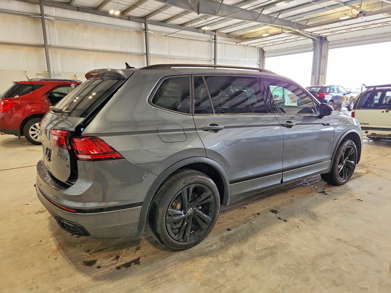 2024 VOLKSWAGEN TIGUAN SE R-LINE BLACK — снимка 3