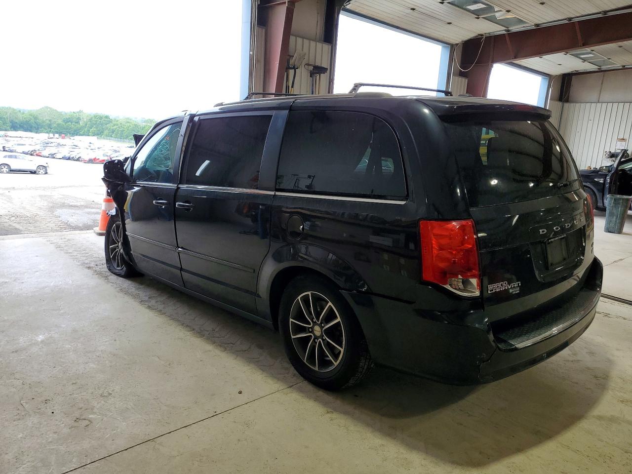2017 DODGE GRAND CARAVAN SXT — снимка 2