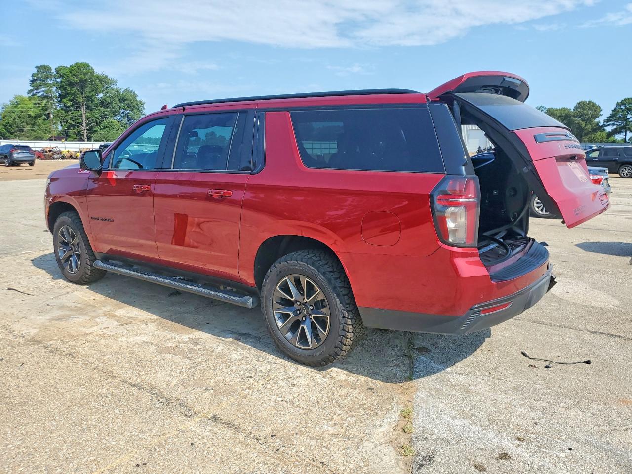 2023 CHEVROLET SUBURBAN K1500 Z71 — снимка 2