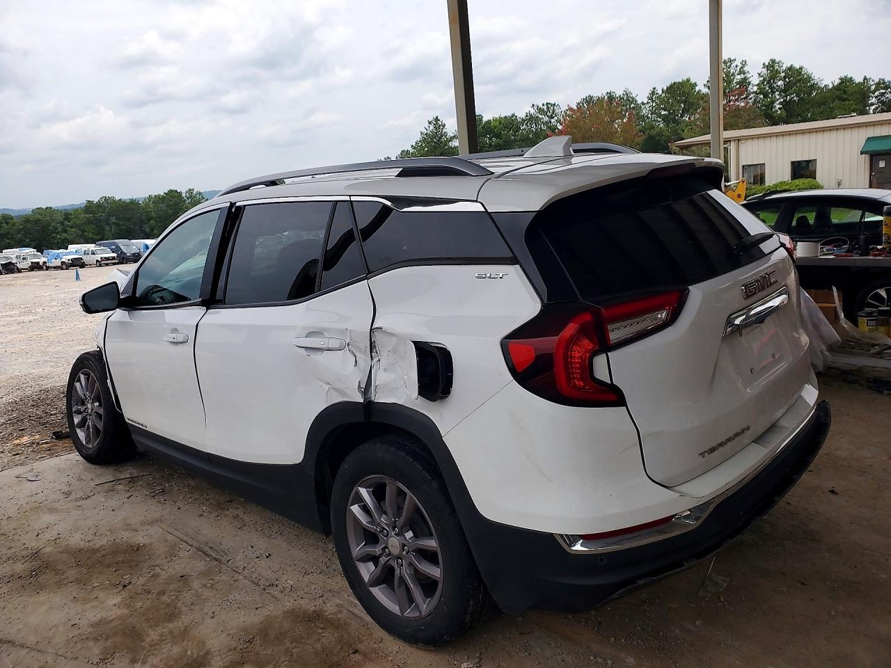 2023 GMC TERRAIN SLT — снимка 2