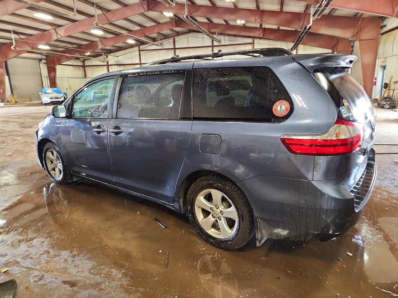 2015 TOYOTA SIENNA LE — снимка 2
