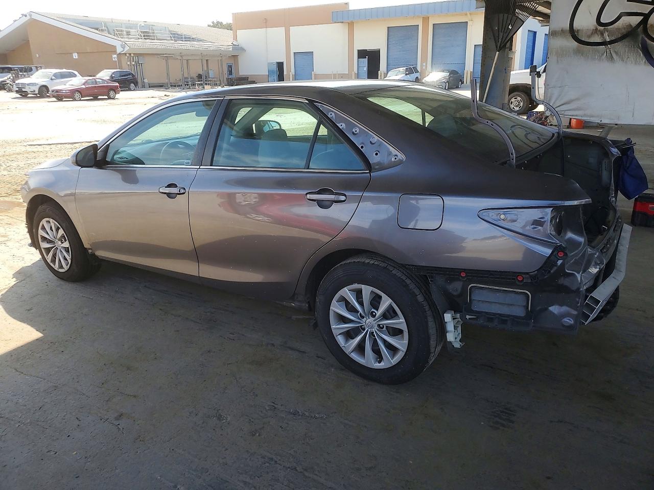 2016 TOYOTA CAMRY LE — снимка 2