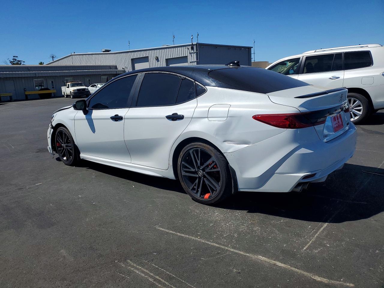 2025 TOYOTA CAMRY XSE — снимка 2