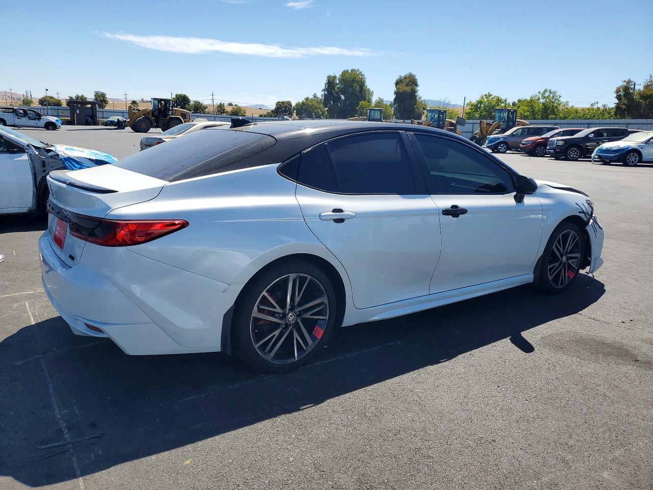 2025 TOYOTA CAMRY XSE — снимка 3