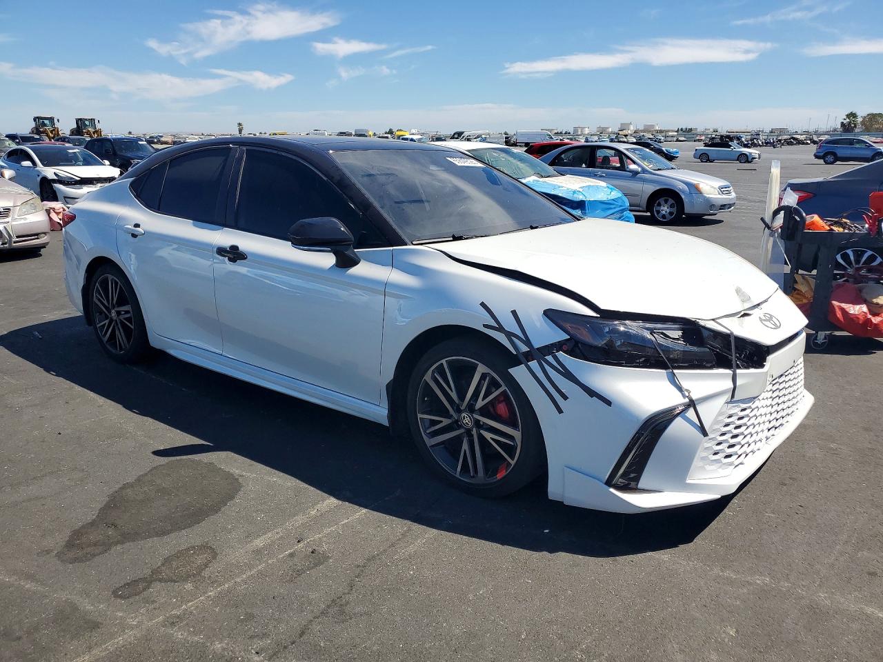 2025 TOYOTA CAMRY XSE — снимка 4