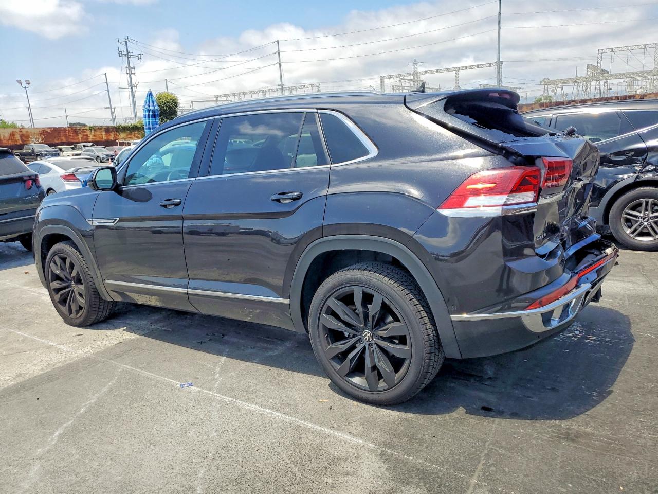2020 VOLKSWAGEN ATLAS CROSS SPORT SEL PREMIUM R-LINE — снимка 2
