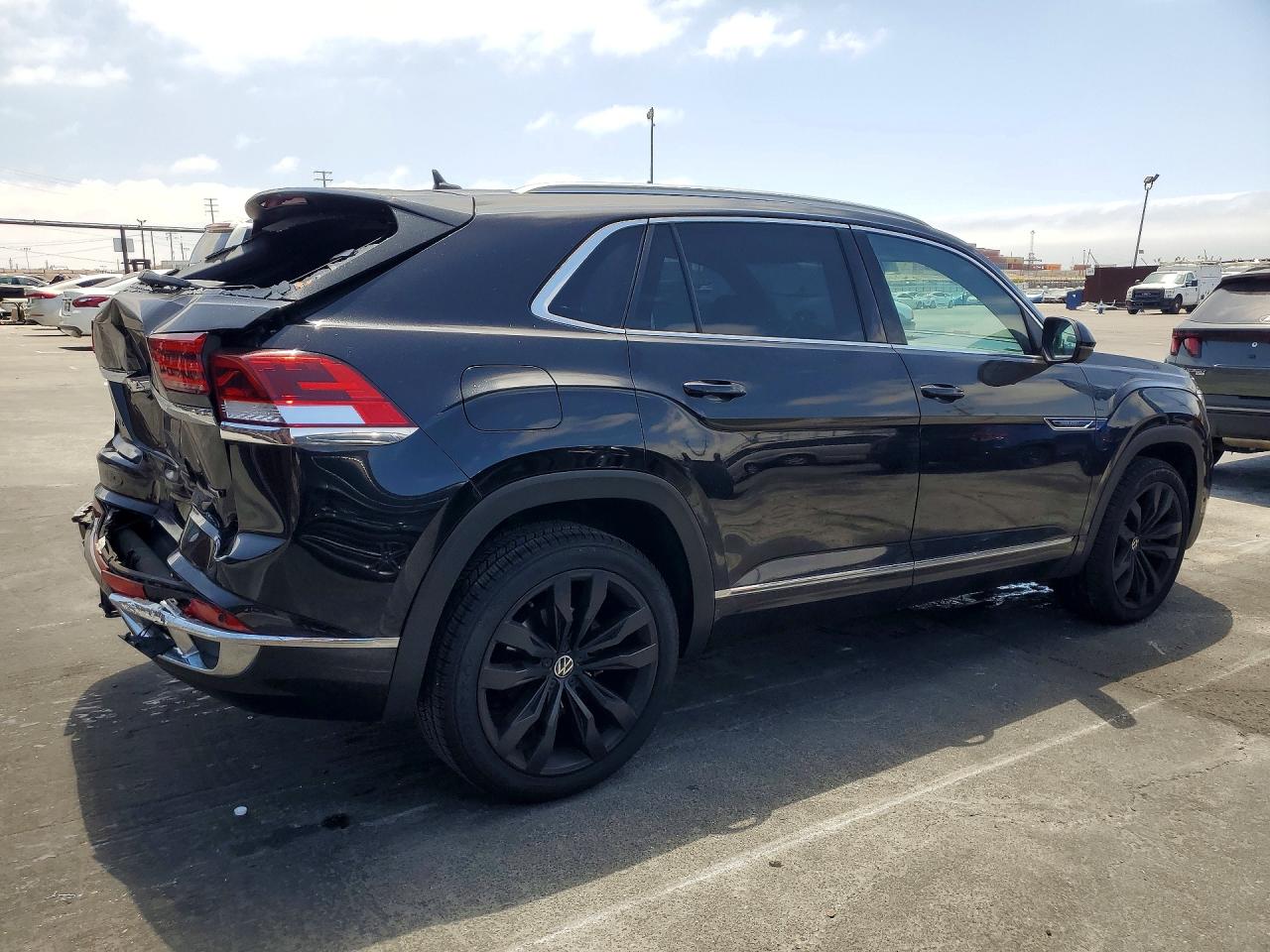 2020 VOLKSWAGEN ATLAS CROSS SPORT SEL PREMIUM R-LINE — снимка 3