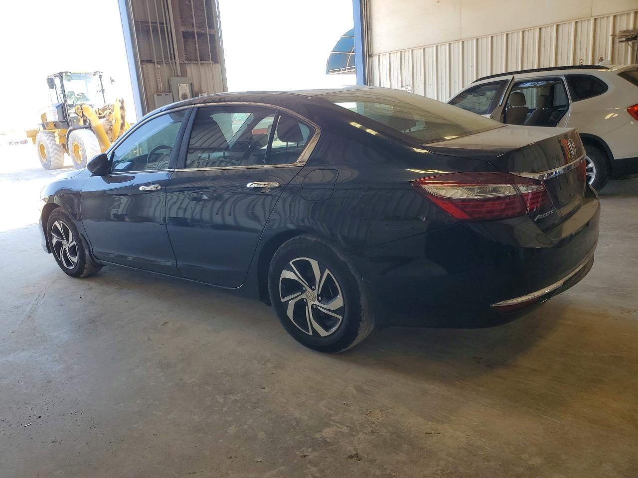 2017 HONDA ACCORD LX — снимка 2