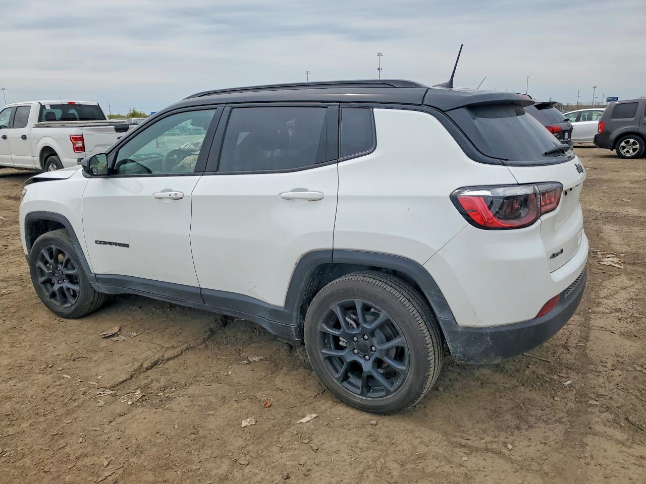 2024 JEEP COMPASS LATITUDE — снимка 2