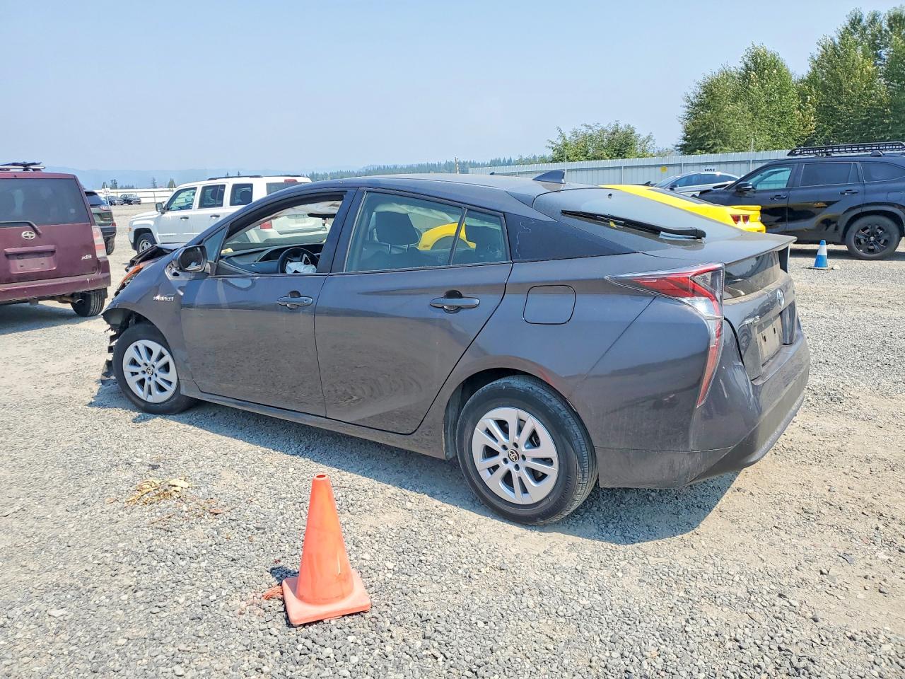 2016 TOYOTA PRIUS TWO — снимка 2