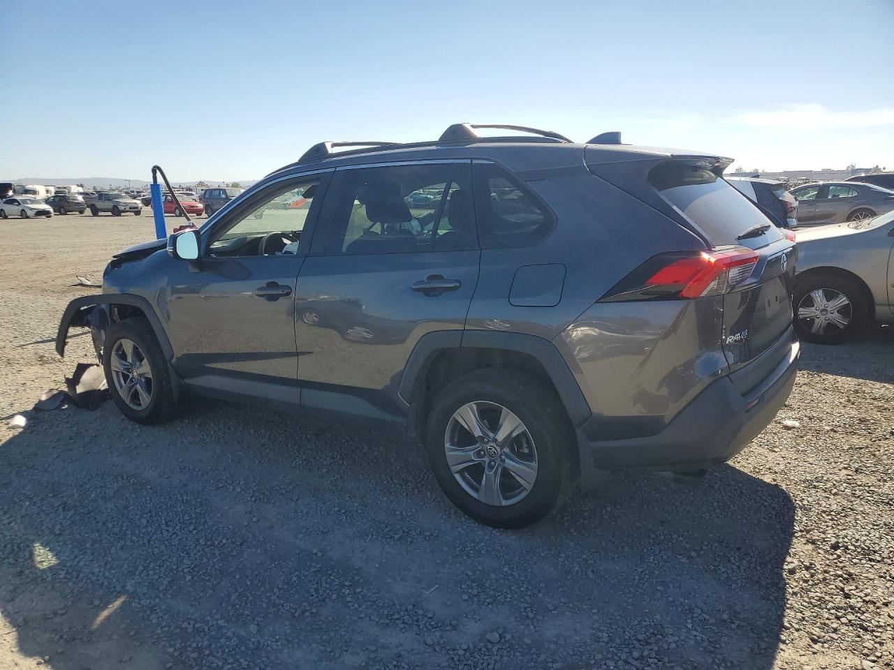 2022 TOYOTA RAV4 XLE — снимка 2