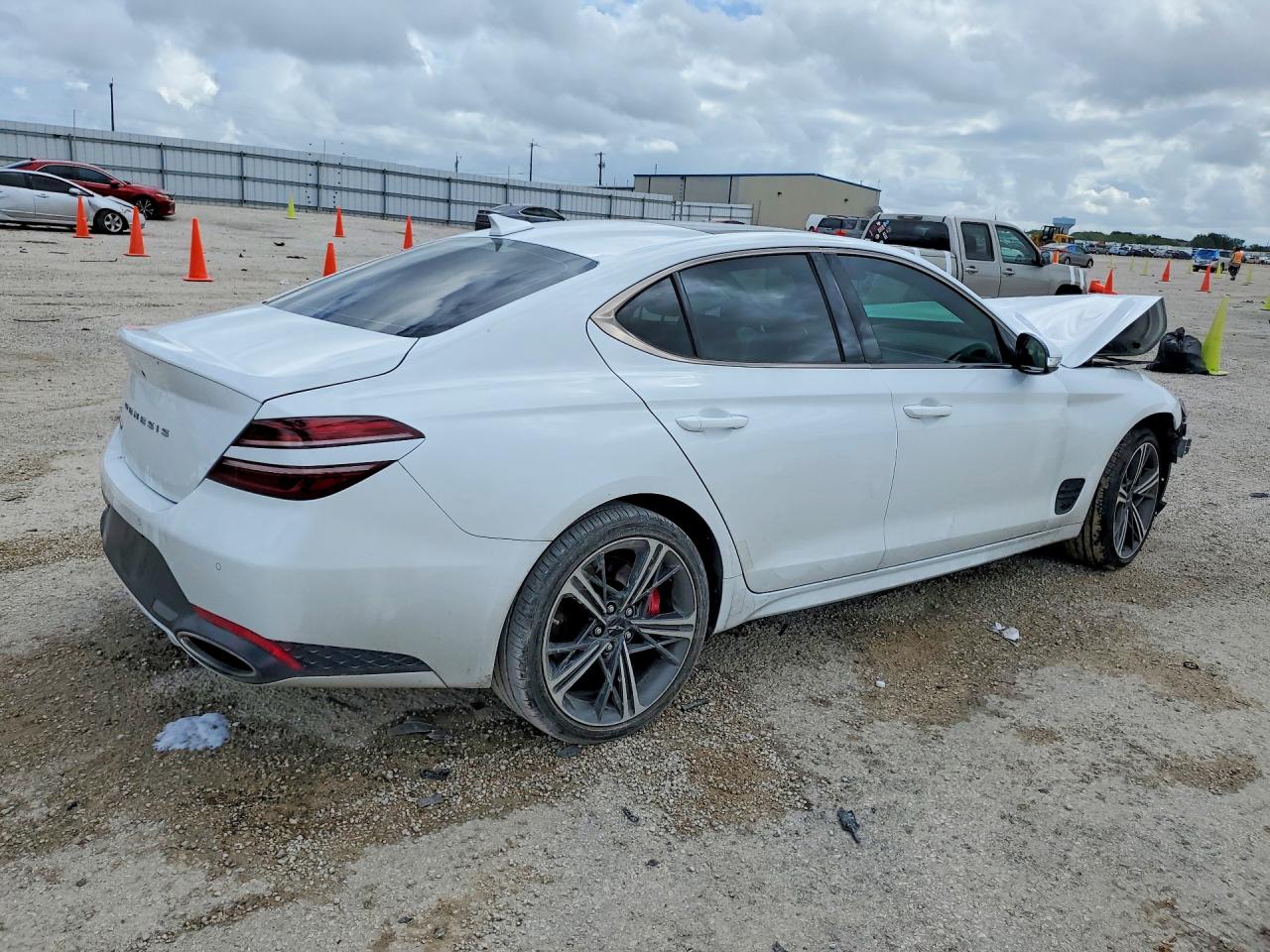 2024 GENESIS G70 2.5T STANDARD — снимка 3