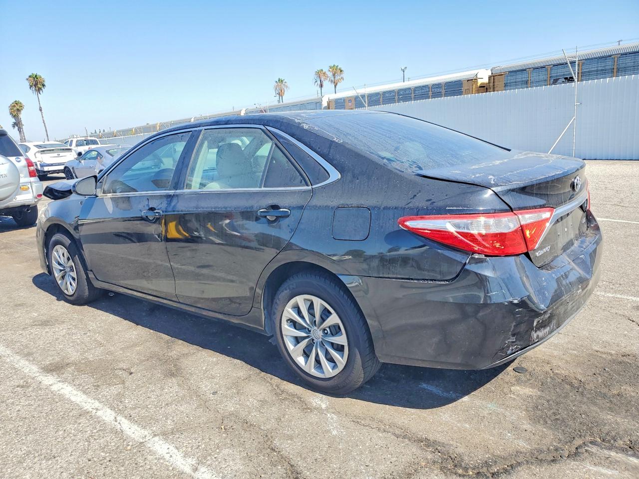 2016 TOYOTA CAMRY LE — снимка 2