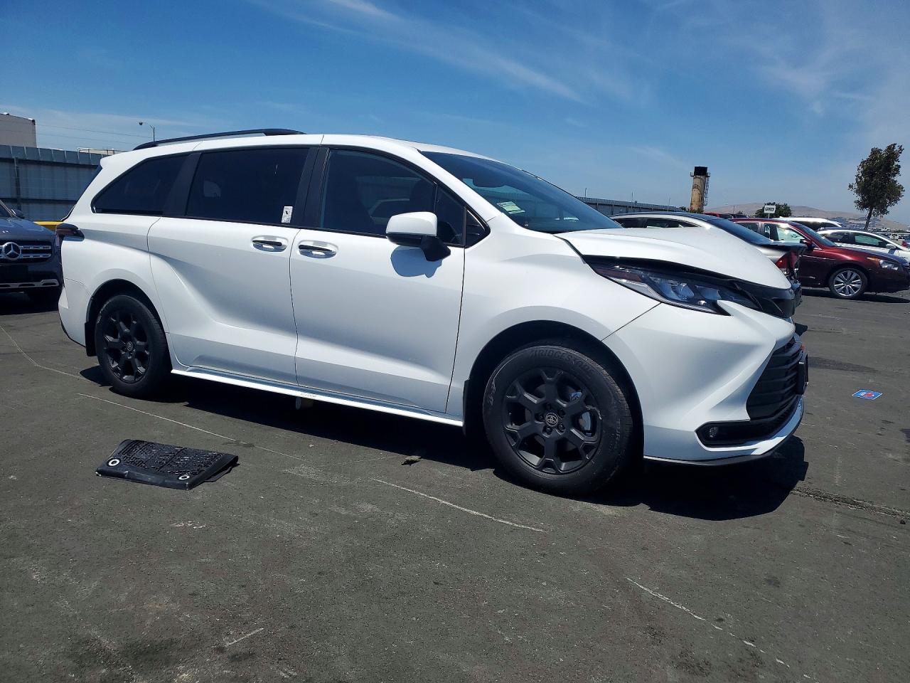 2026 TOYOTA SIENNA WOODLAND EDITION — снимка 4