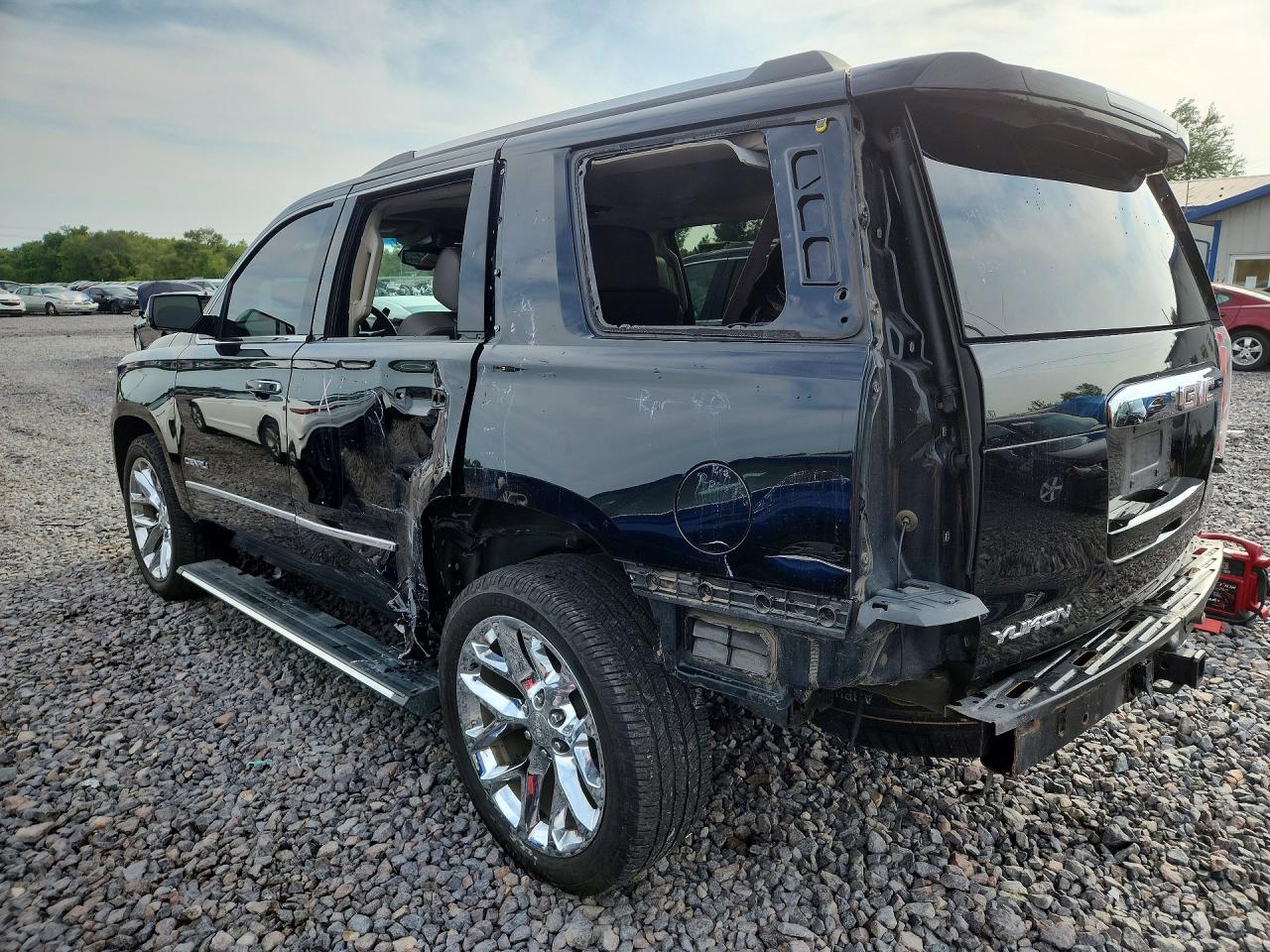 2017 GMC YUKON DENALI — снимка 2