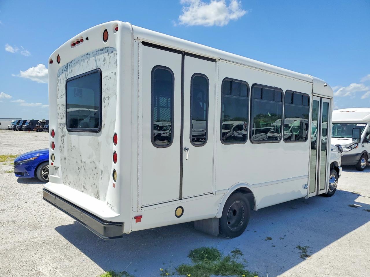 2021 FORD ECONOLINE E350 SUPER DUTY CUTAWAY VAN — снимка 3
