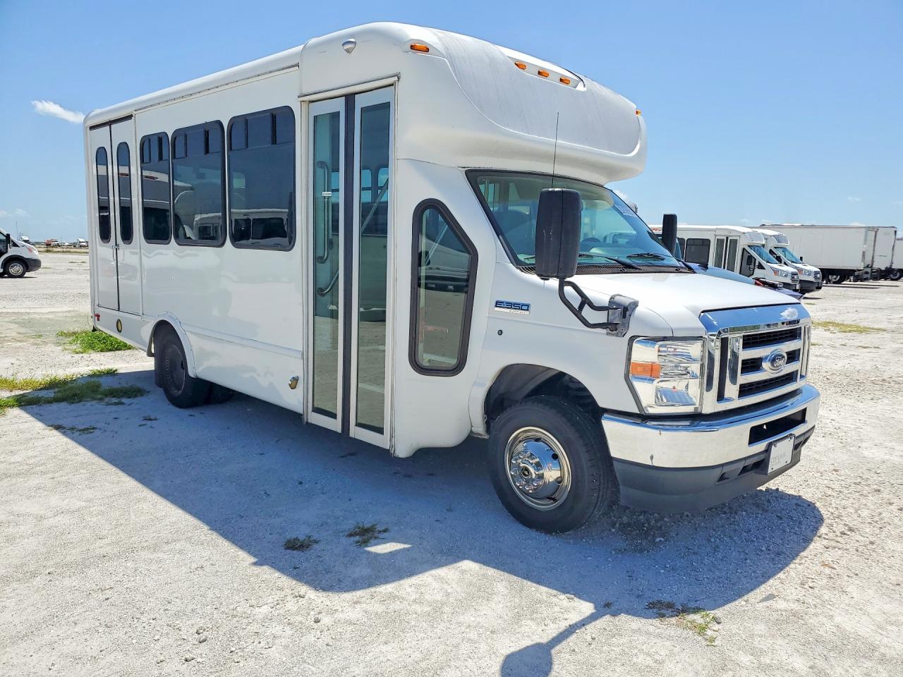 2021 FORD ECONOLINE E350 SUPER DUTY CUTAWAY VAN — снимка 4