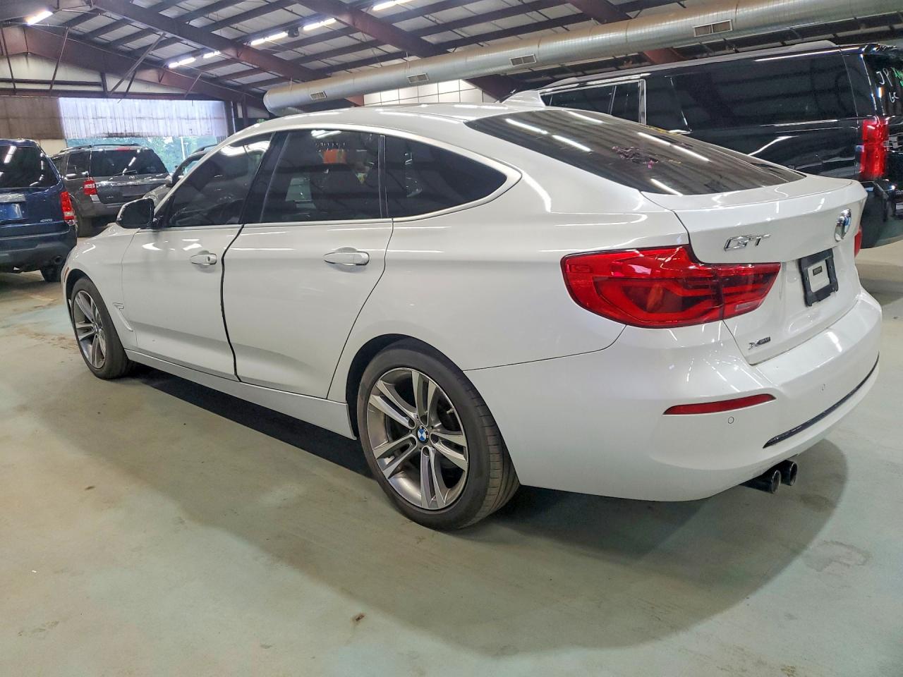2018 BMW 330 XIGT — снимка 2