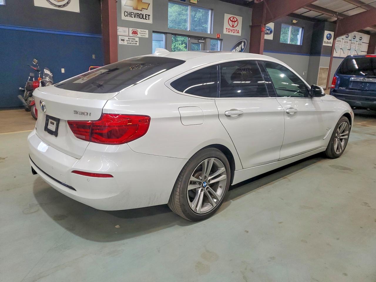 2018 BMW 330 XIGT — снимка 3