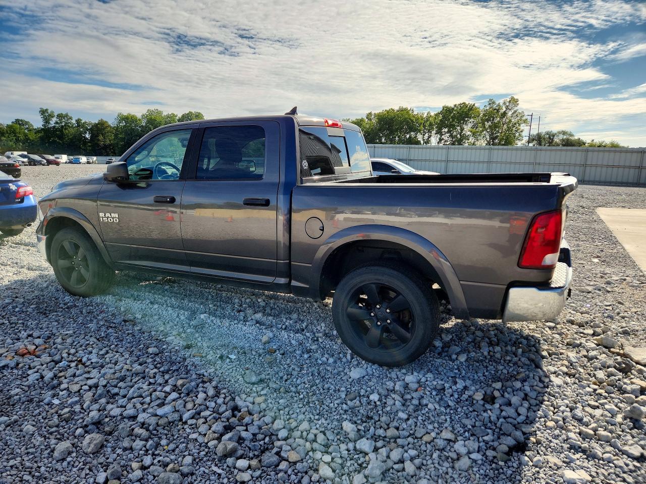2015 RAM 1500 SLT — снимка 2