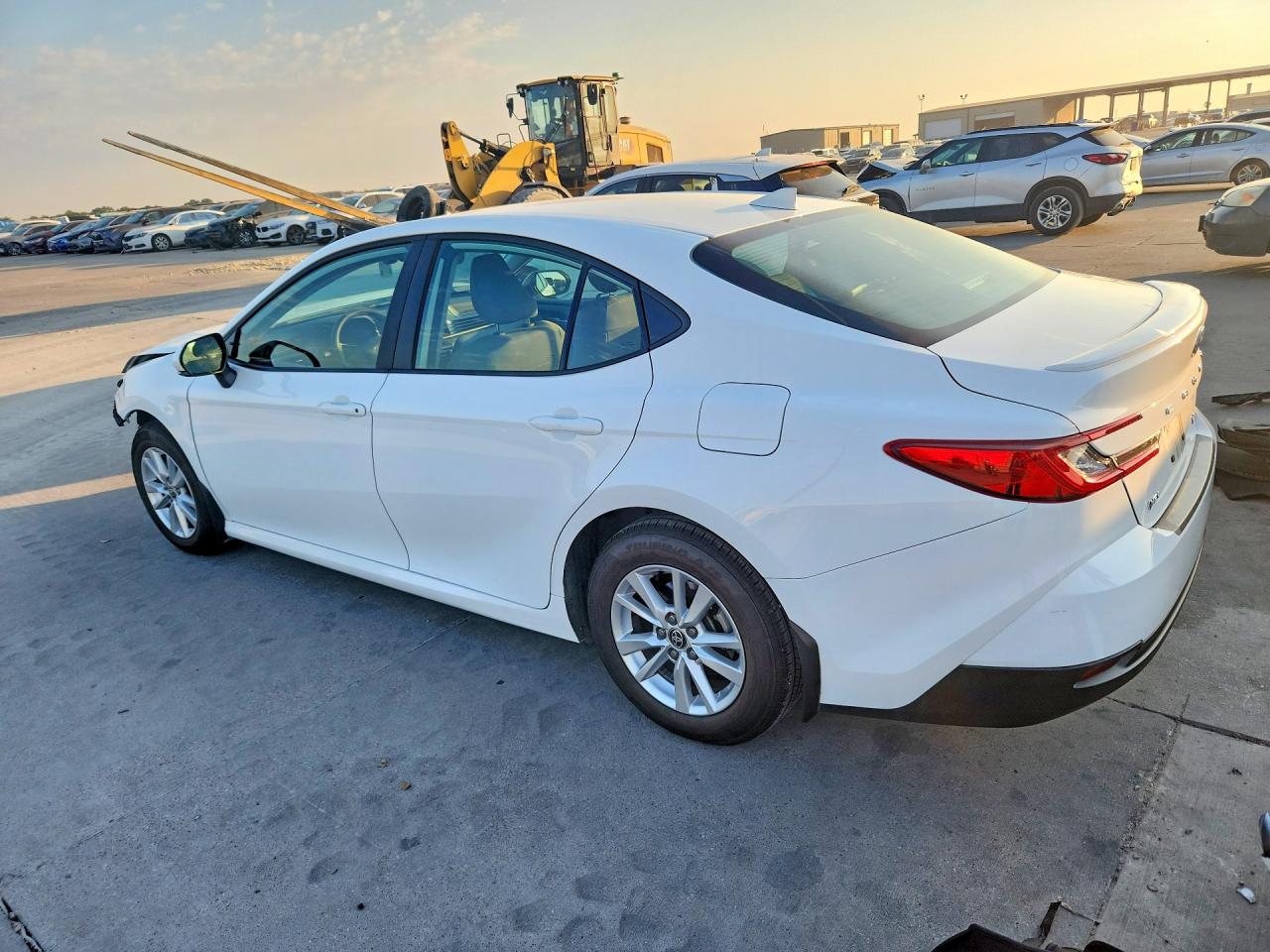 2025 TOYOTA CAMRY LE — снимка 2