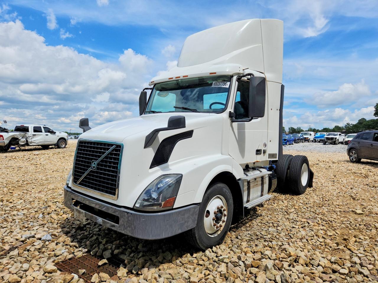 2017 VOLVO VNL