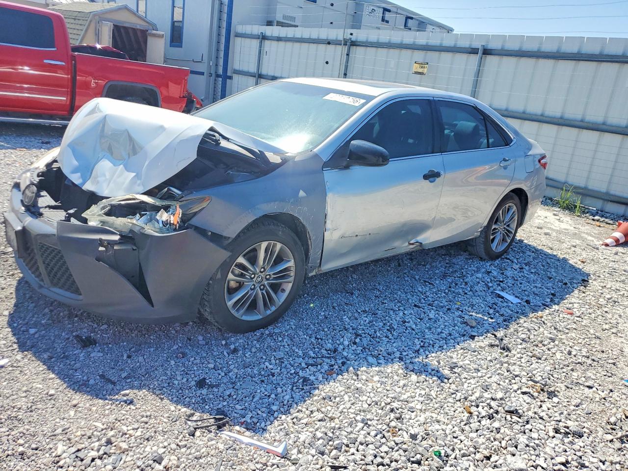 2016 TOYOTA CAMRY SE