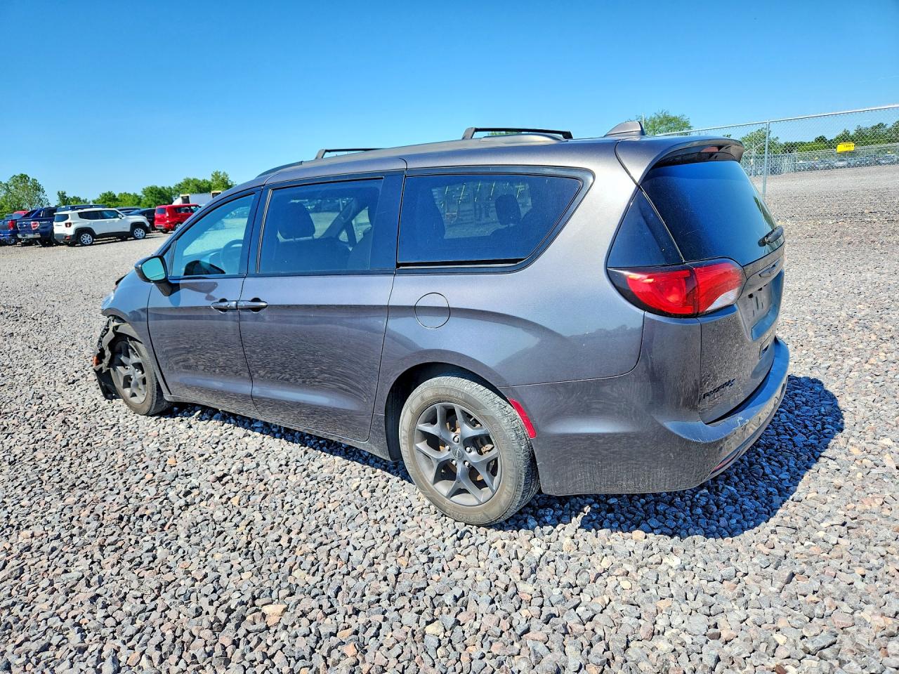 2020 CHRYSLER PACIFICA TOURING L — снимка 2