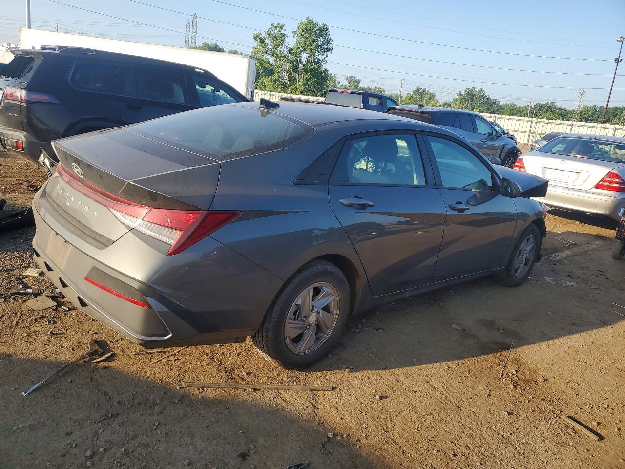 2026 HYUNDAI ELANTRA SE — снимка 3