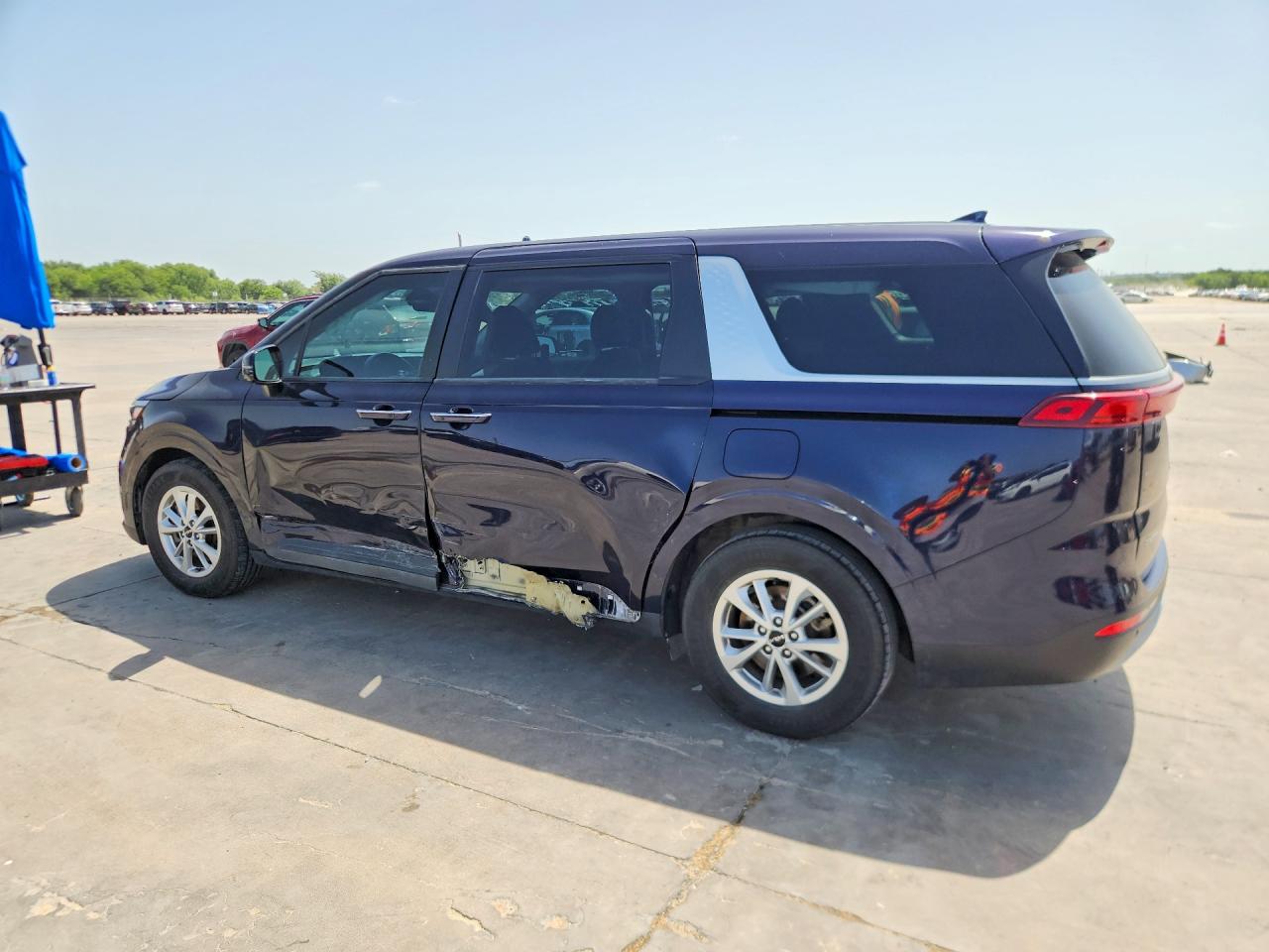 2023 KIA CARNIVAL LX — снимка 2