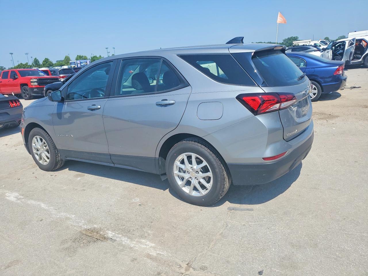 2023 CHEVROLET EQUINOX LS — снимка 2